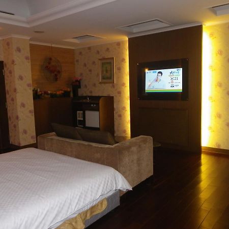 Sunflower Motel Hsinchu City Exterior photo