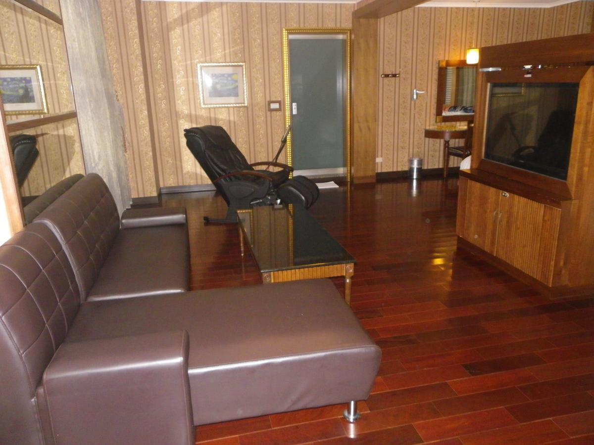 Sunflower Motel Hsinchu City Exterior photo